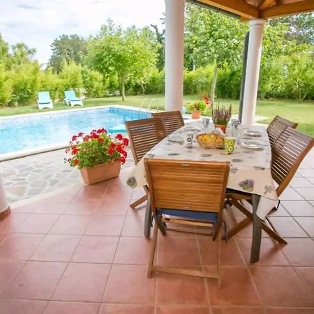 Haus Valmonida Holiday home Zminj